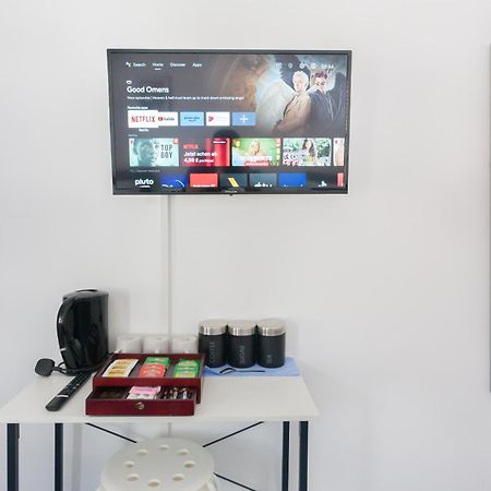 Wood Green Budget Rooms - Next To Mall & Metro Station - 10 Min To City Center 런던 외부 사진