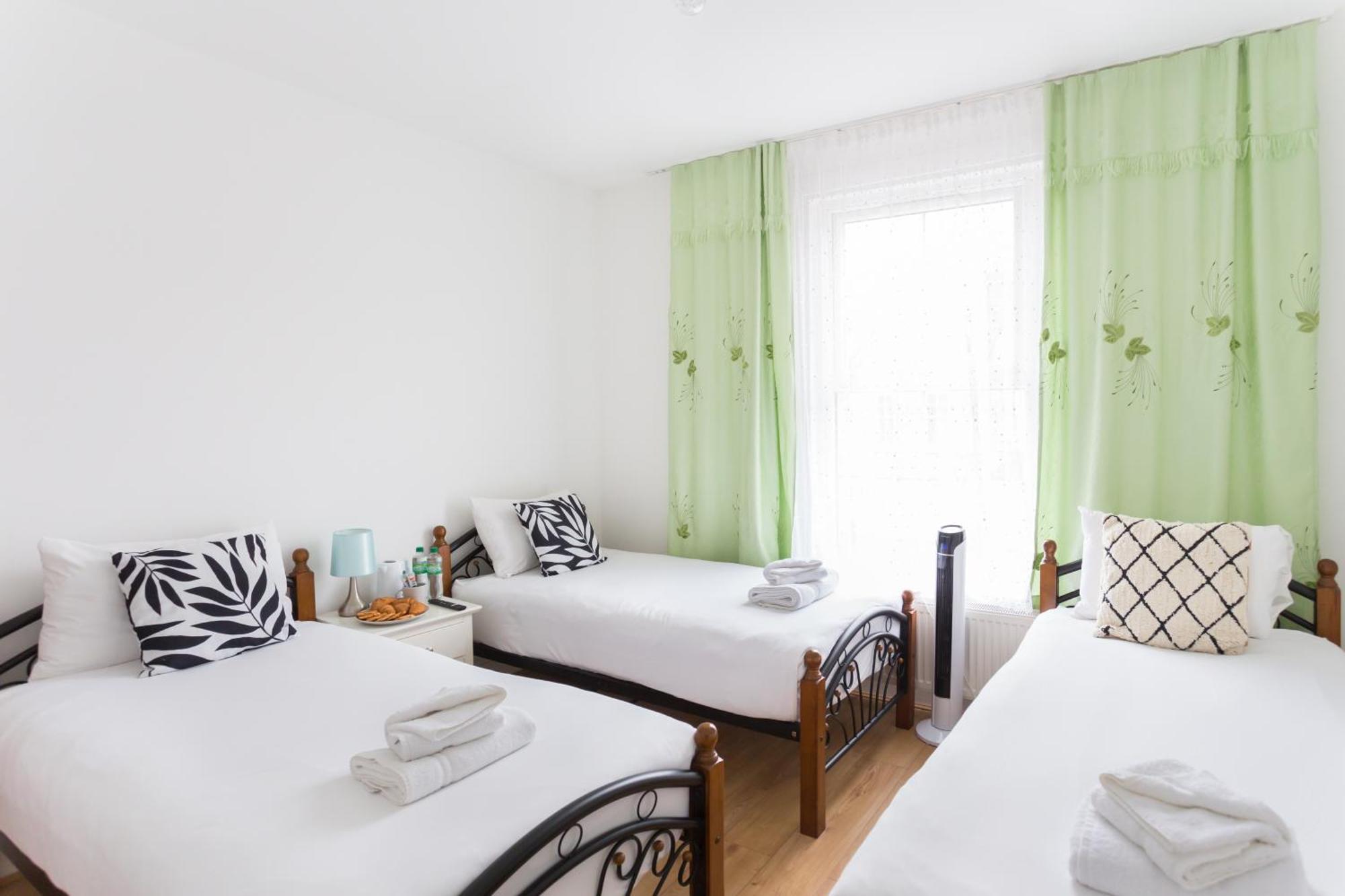 Wood Green Budget Rooms - Next To Mall & Metro Station - 10 Min To City Center 런던 외부 사진
