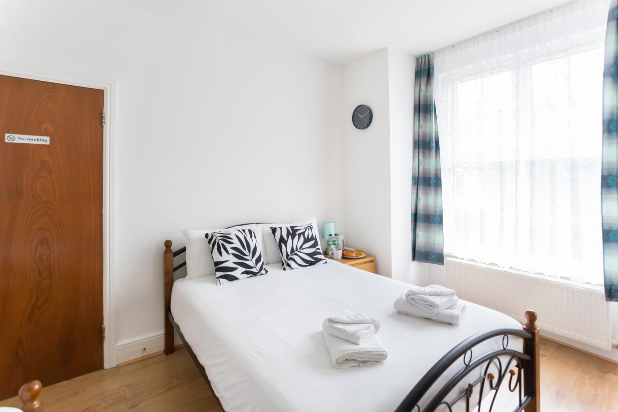 Wood Green Budget Rooms - Next To Mall & Metro Station - 10 Min To City Center 런던 외부 사진