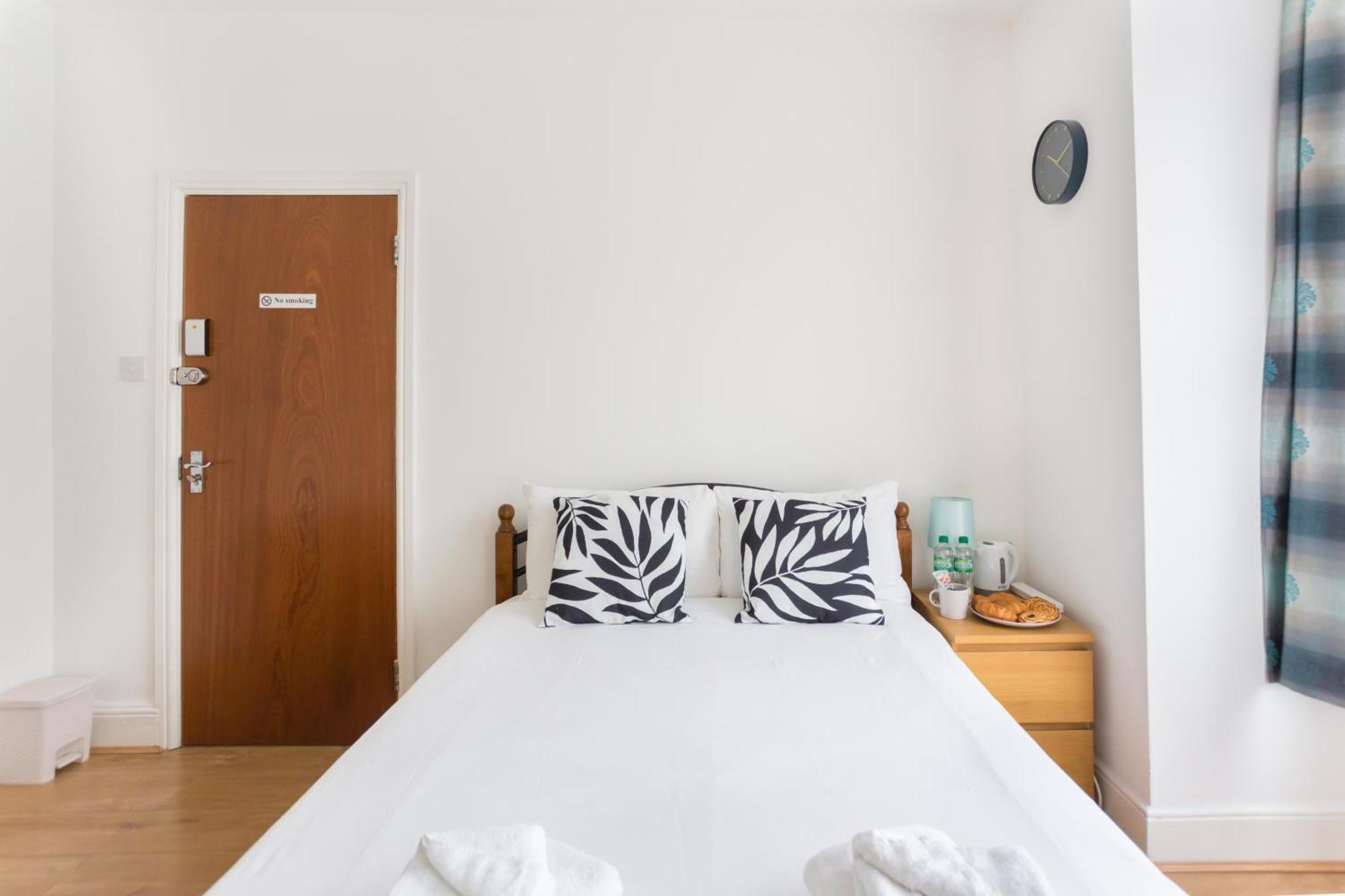 Wood Green Budget Rooms - Next To Mall & Metro Station - 10 Min To City Center 런던 외부 사진