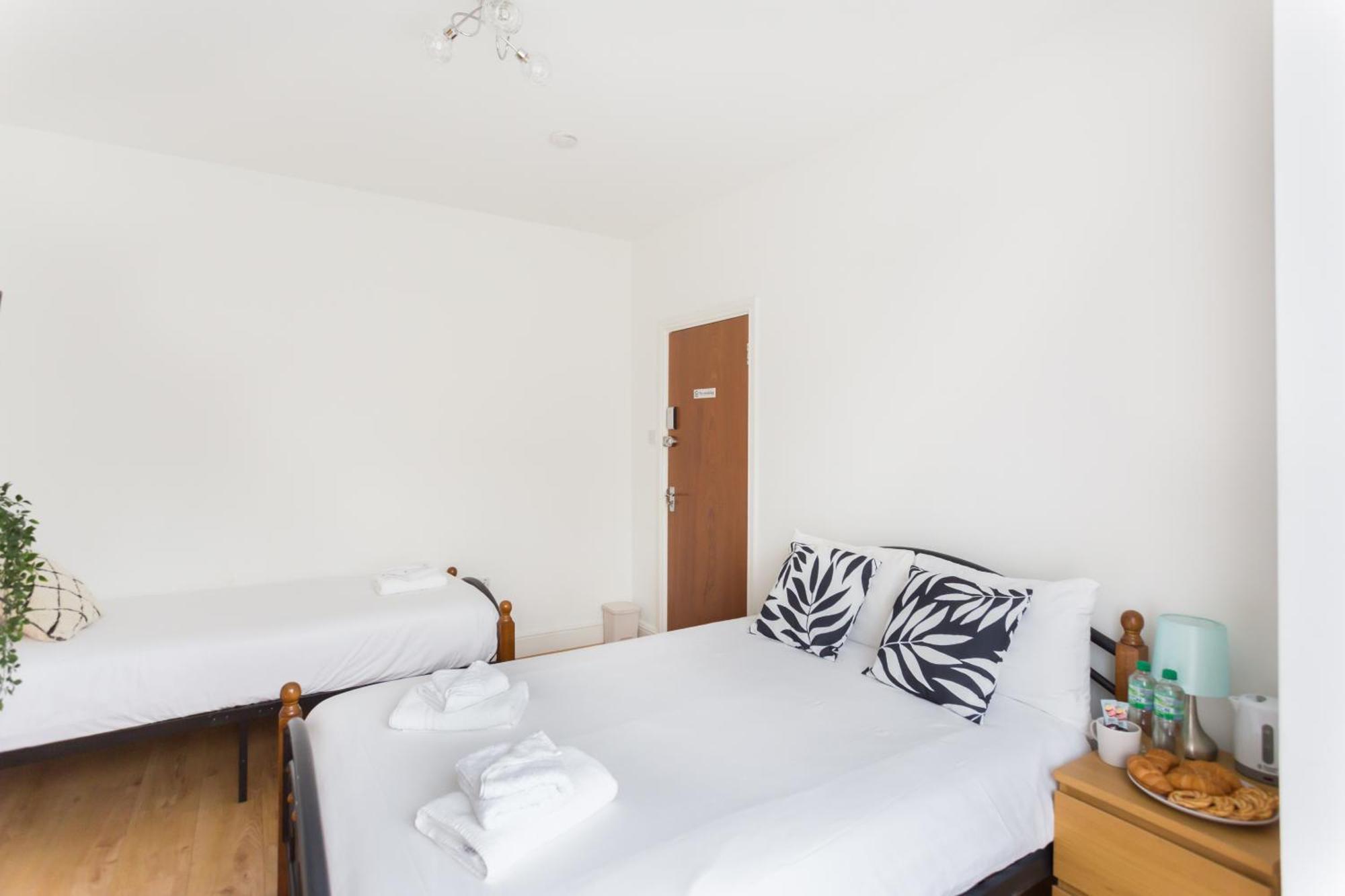 Wood Green Budget Rooms - Next To Mall & Metro Station - 10 Min To City Center 런던 외부 사진