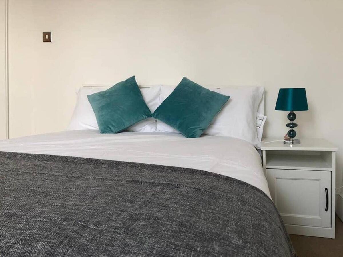Wood Green Budget Rooms - Next To Mall & Metro Station - 10 Min To City Center 런던 외부 사진