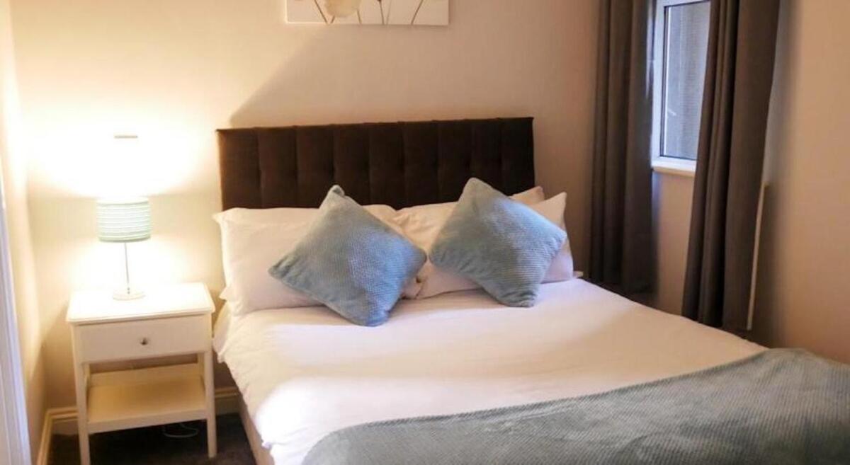 Wood Green Budget Rooms - Next To Mall & Metro Station - 10 Min To City Center 런던 외부 사진