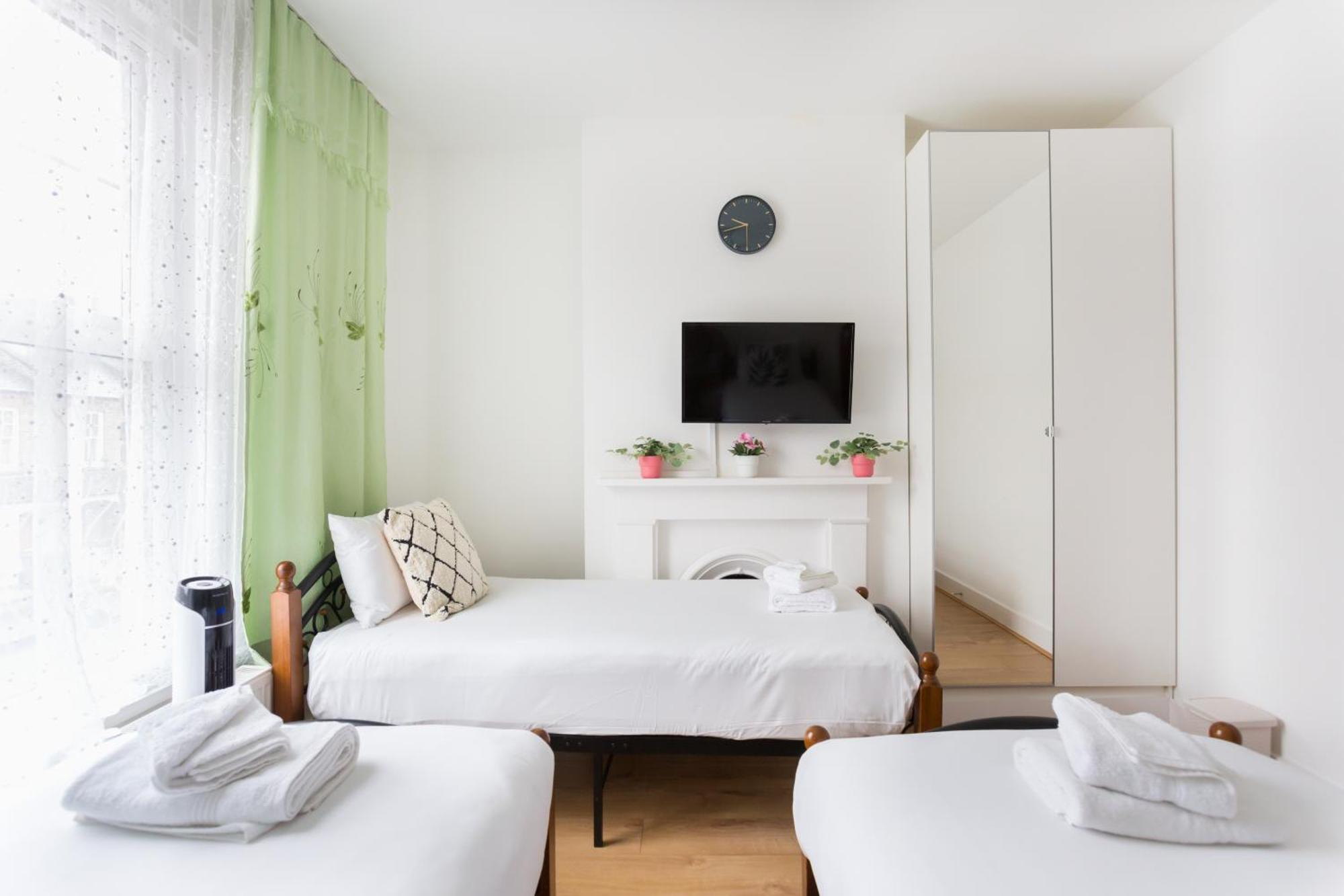 Wood Green Budget Rooms - Next To Mall & Metro Station - 10 Min To City Center 런던 외부 사진