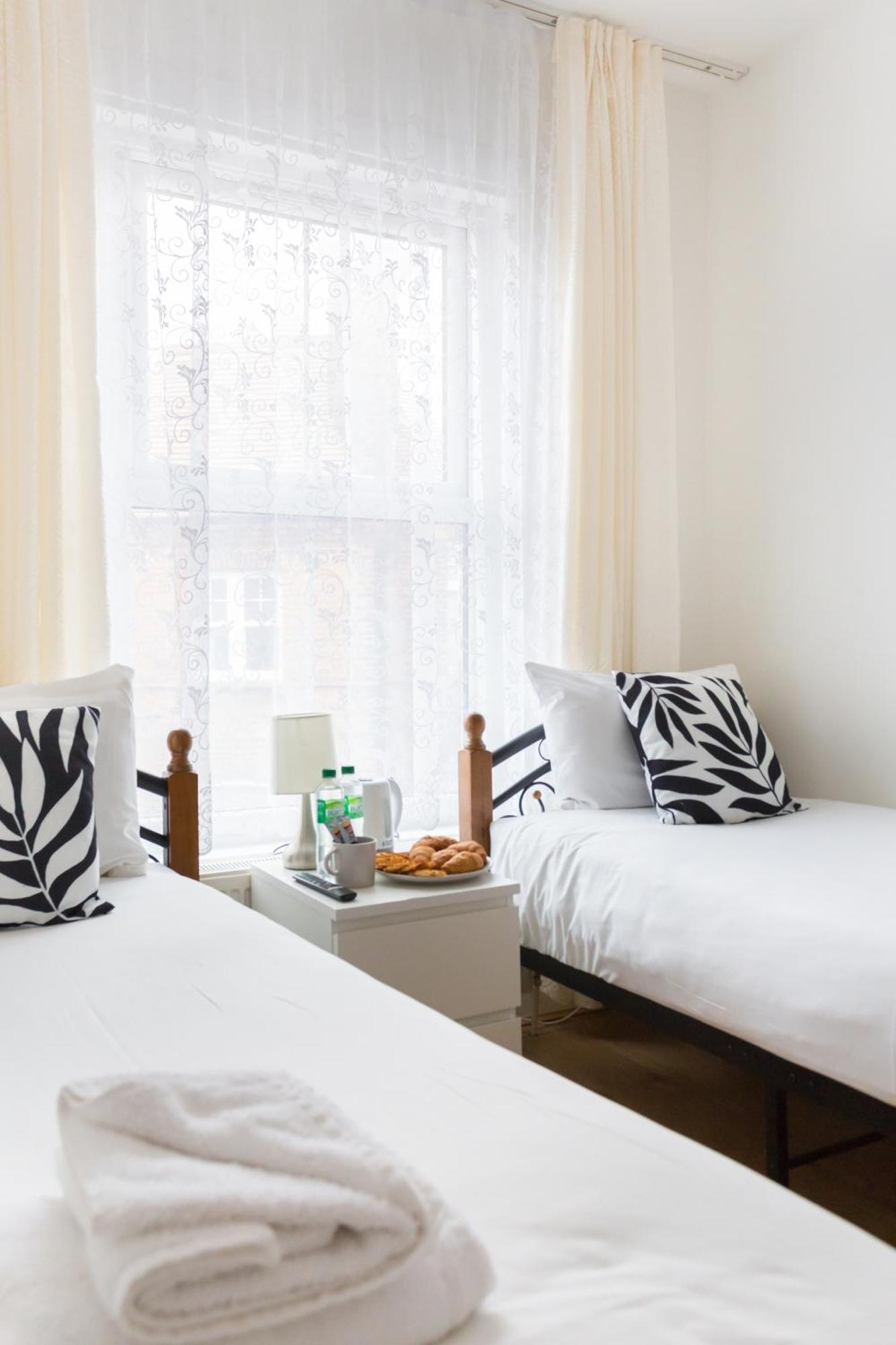 Wood Green Budget Rooms - Next To Mall & Metro Station - 10 Min To City Center 런던 외부 사진