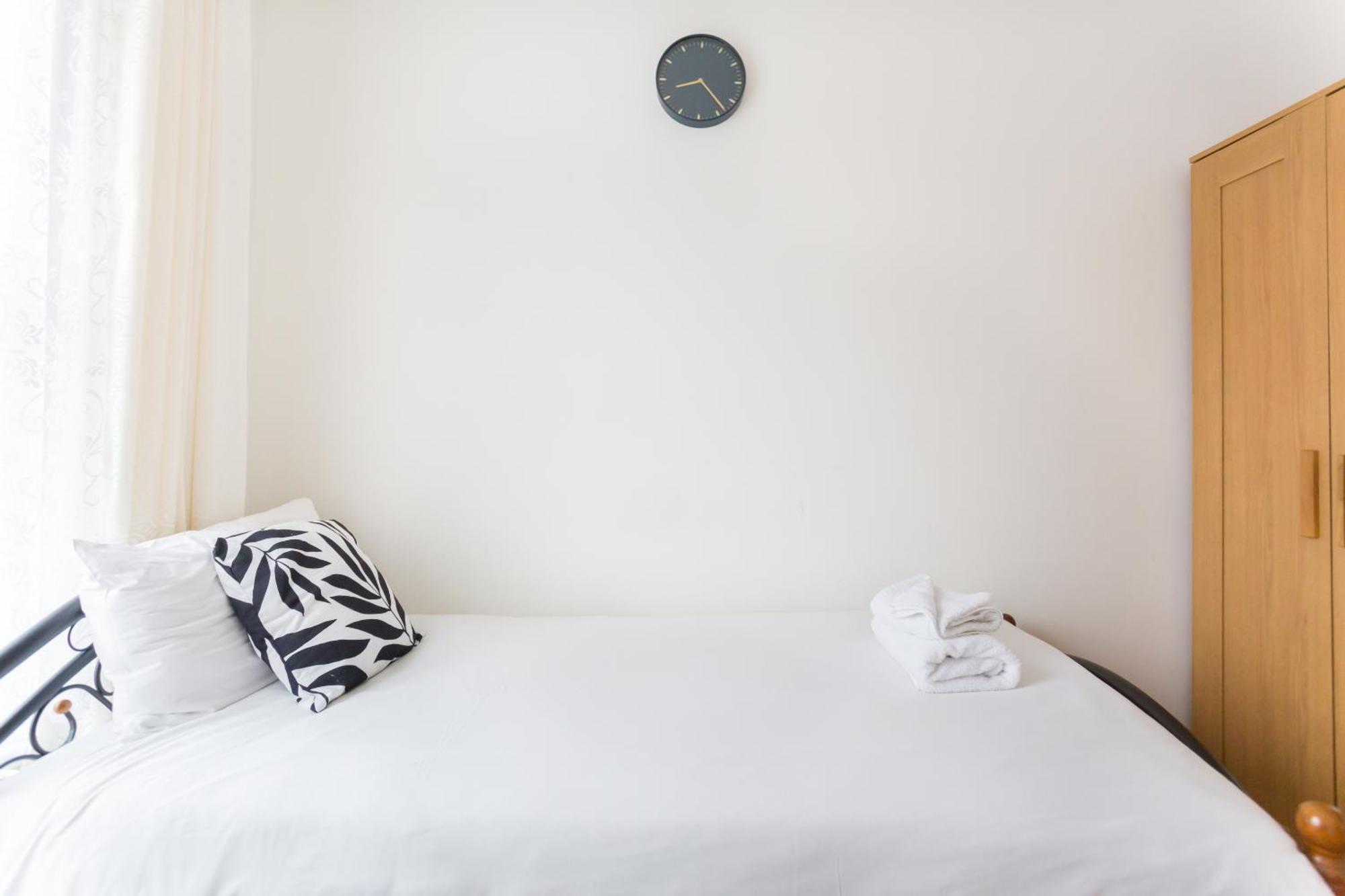 Wood Green Budget Rooms - Next To Mall & Metro Station - 10 Min To City Center 런던 외부 사진