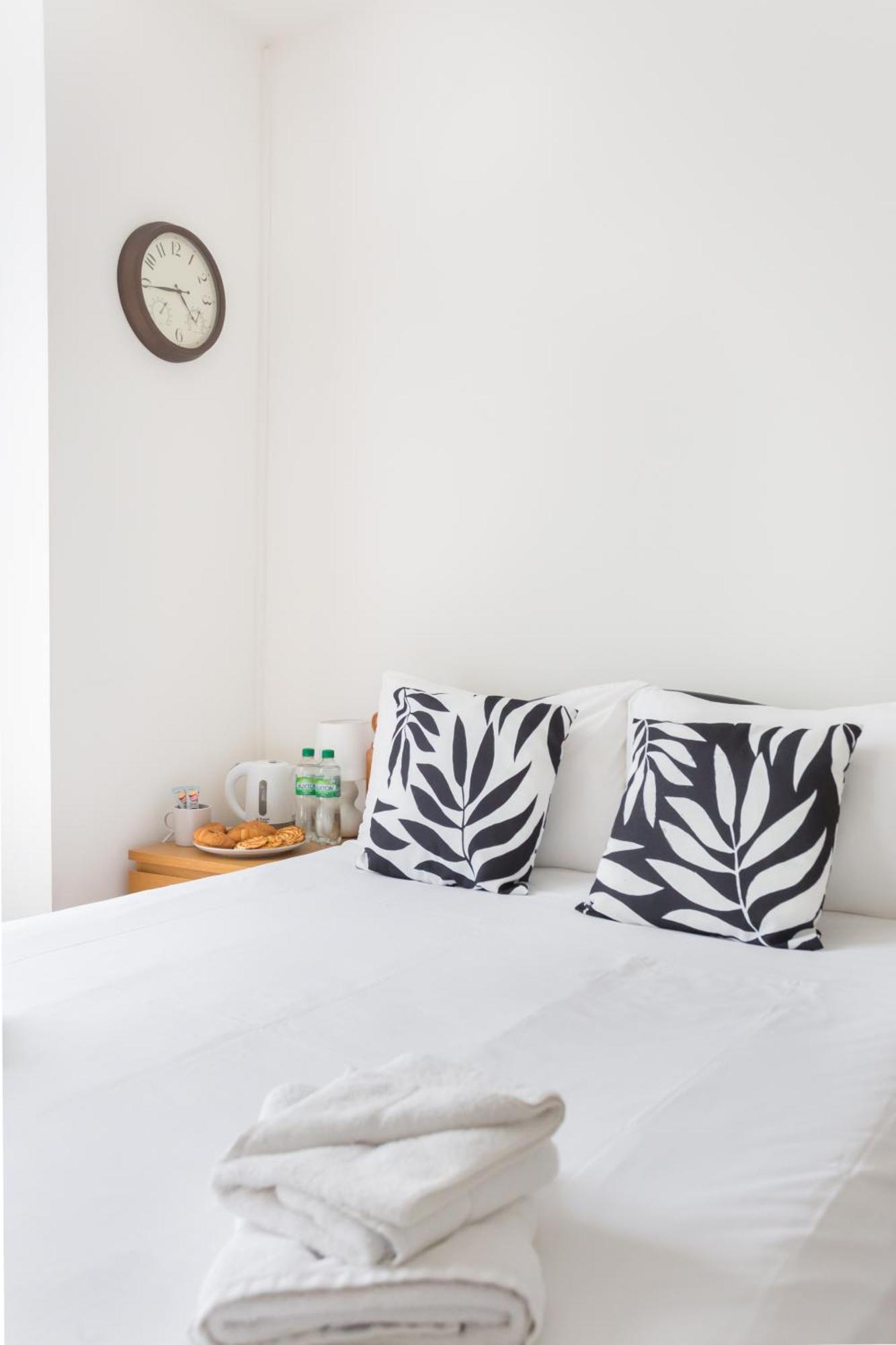 Wood Green Budget Rooms - Next To Mall & Metro Station - 10 Min To City Center 런던 외부 사진