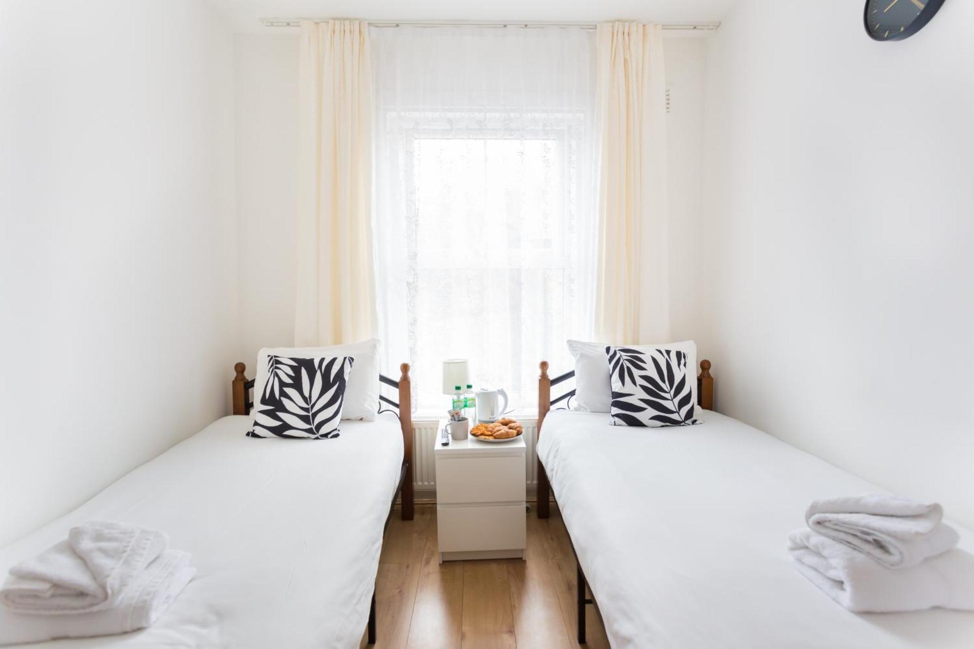 Wood Green Budget Rooms - Next To Mall & Metro Station - 10 Min To City Center 런던 외부 사진