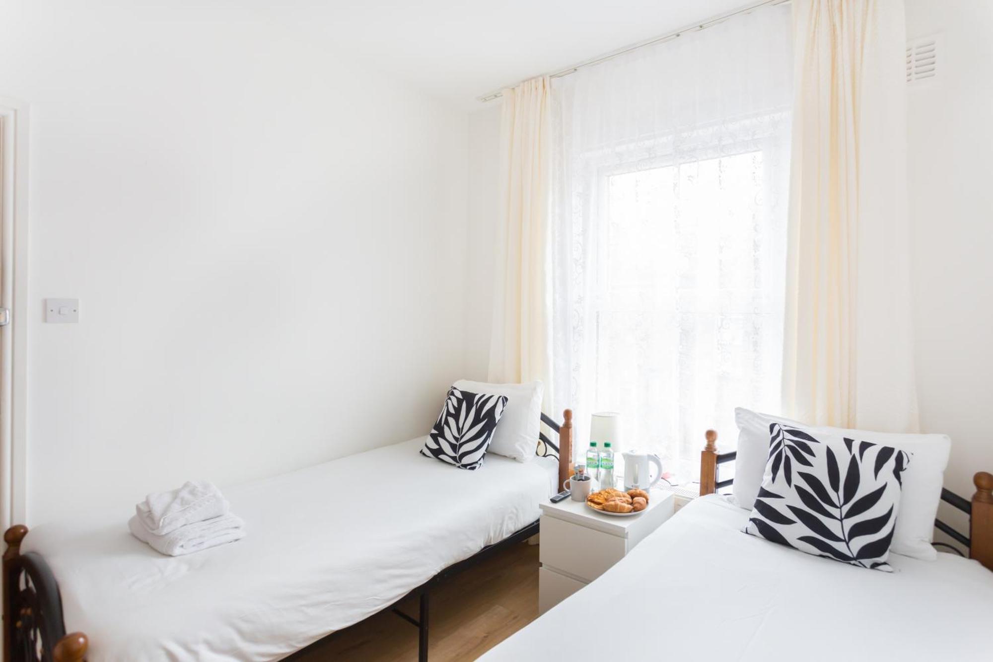 Wood Green Budget Rooms - Next To Mall & Metro Station - 10 Min To City Center 런던 외부 사진
