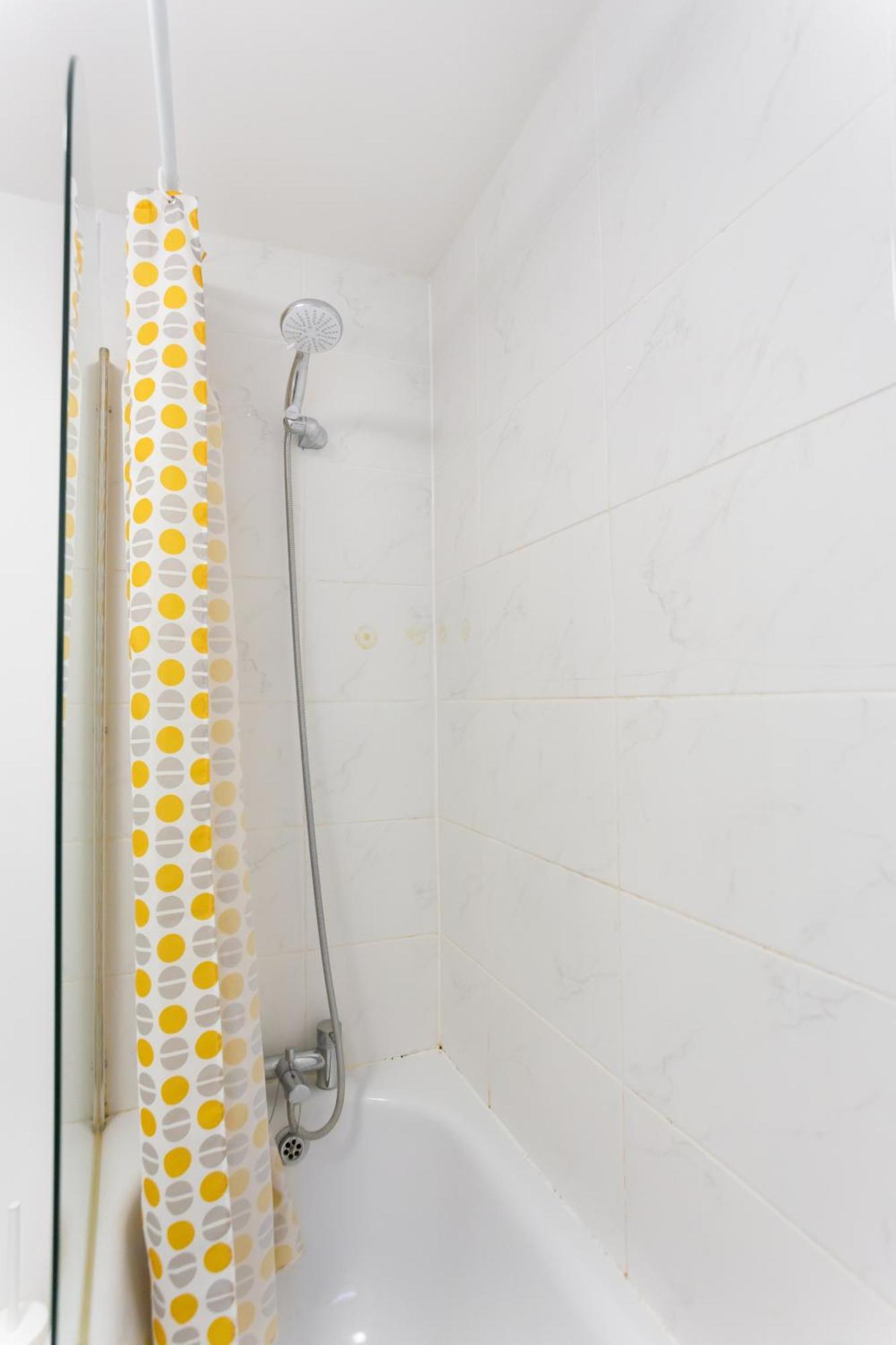 Wood Green Budget Rooms - Next To Mall & Metro Station - 10 Min To City Center 런던 외부 사진