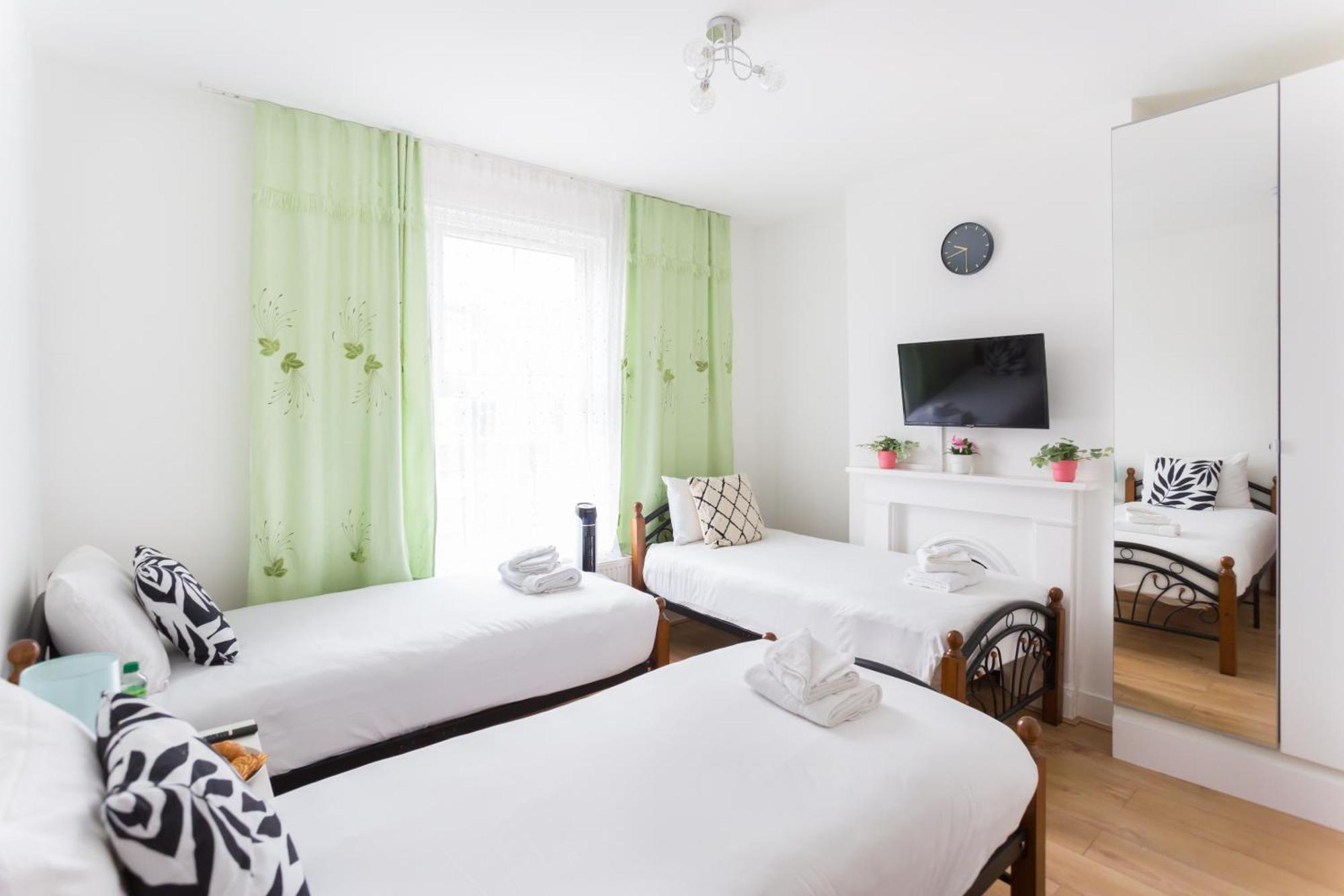 Wood Green Budget Rooms - Next To Mall & Metro Station - 10 Min To City Center 런던 외부 사진