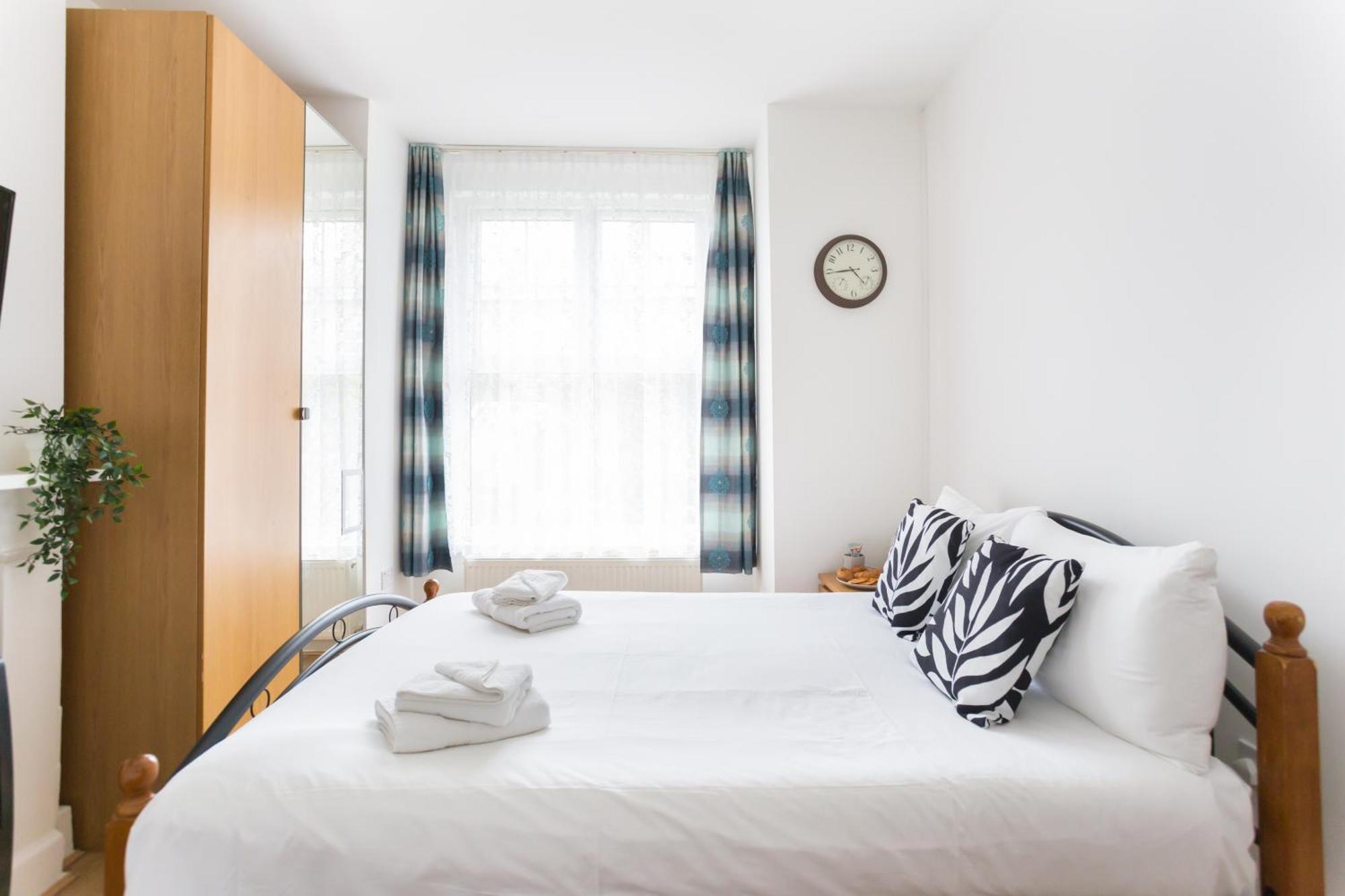 Wood Green Budget Rooms - Next To Mall & Metro Station - 10 Min To City Center 런던 외부 사진