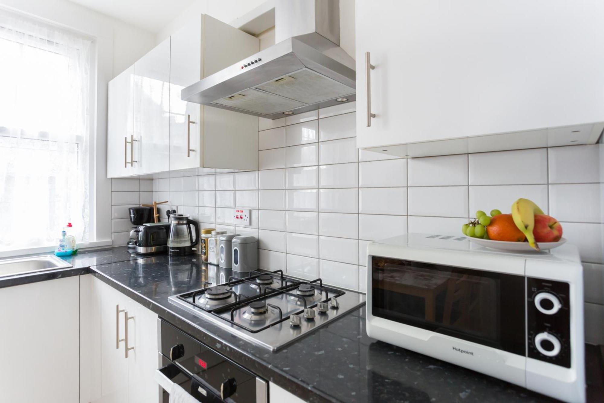 Wood Green Budget Rooms - Next To Mall & Metro Station - 10 Min To City Center 런던 외부 사진