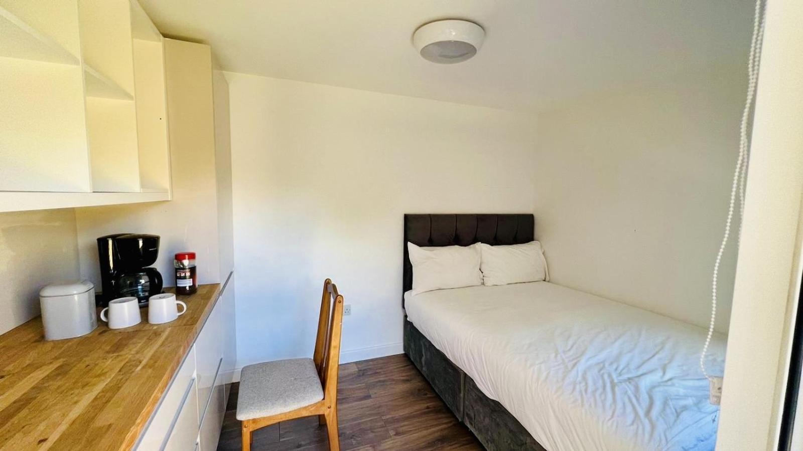 Wood Green Budget Rooms - Next To Mall & Metro Station - 10 Min To City Center 런던 외부 사진