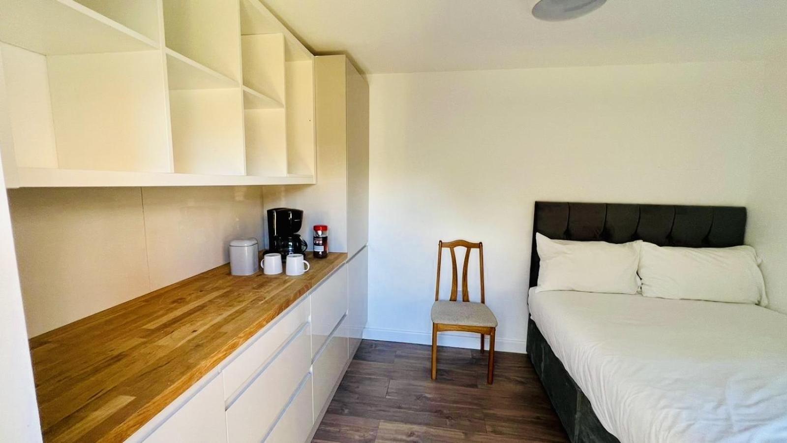 Wood Green Budget Rooms - Next To Mall & Metro Station - 10 Min To City Center 런던 외부 사진