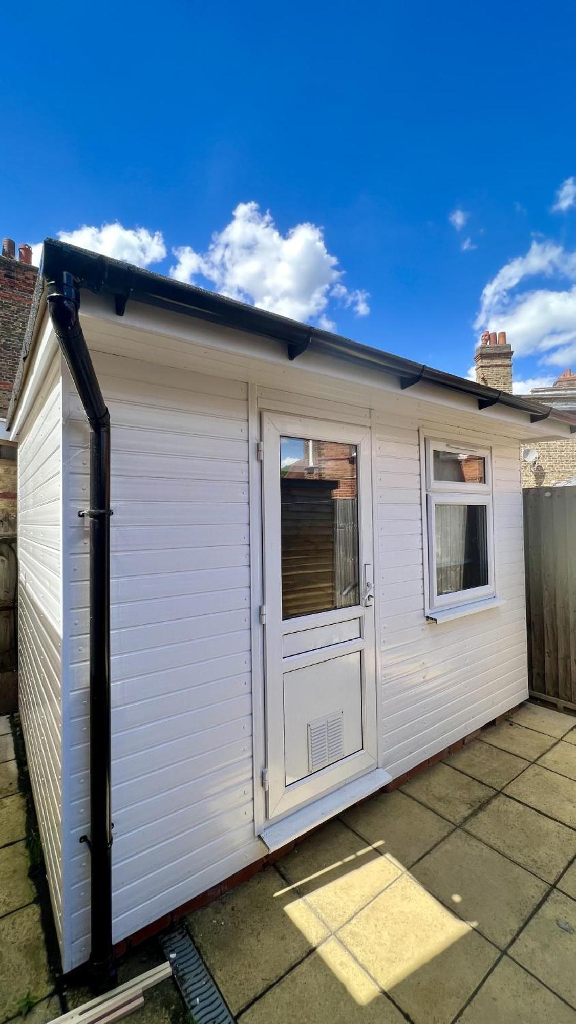 Wood Green Budget Rooms - Next To Mall & Metro Station - 10 Min To City Center 런던 외부 사진